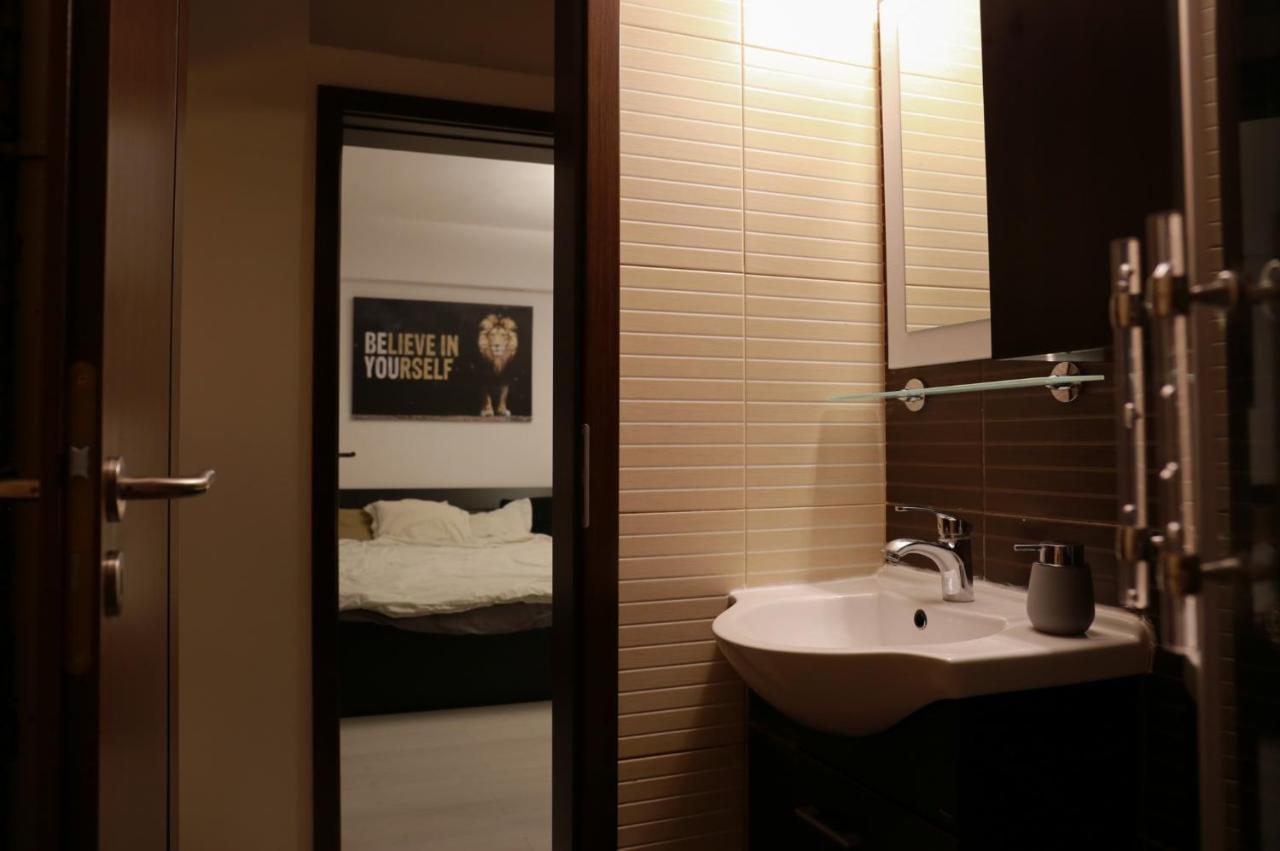 Apartment 3 Rooms, City Center, Balcony View, Sunset Boulevard Bukarest Kültér fotó