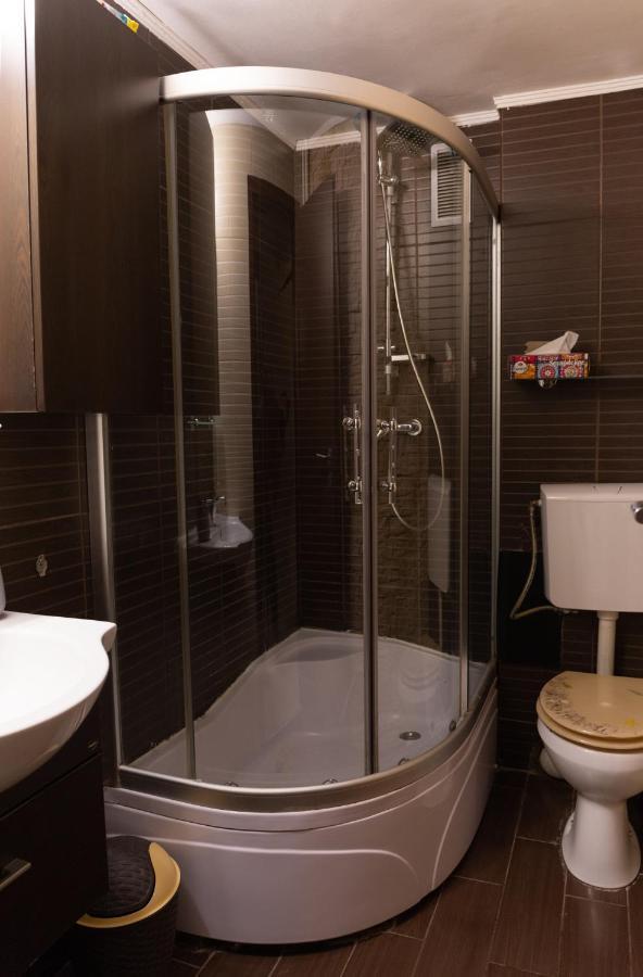 Apartment 3 Rooms, City Center, Balcony View, Sunset Boulevard Bukarest Kültér fotó