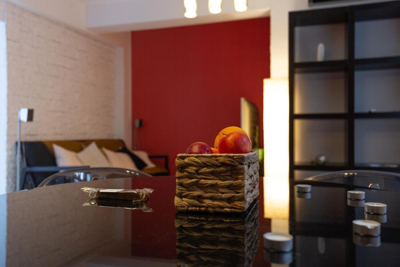 Apartment 3 Rooms, City Center, Balcony View, Sunset Boulevard Bukarest Kültér fotó